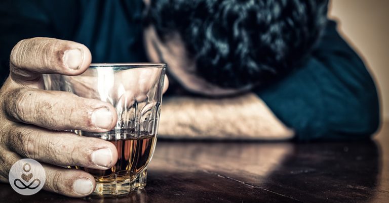 Warning Signs That Your Liver Has Been Silently Damaged by Alcohol - Featured image