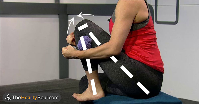 The 10-second Towel Stretch To Help Instantly Relieve Knee Pain