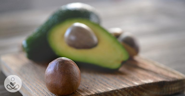 This is what happens inside your body when you eat an avocado seed - Featured image