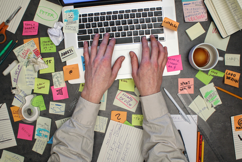 messy desks and intelligence, signs of intelligence