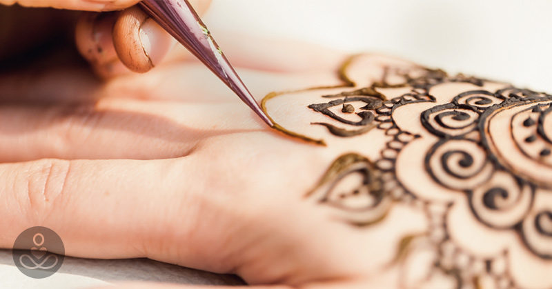 Paraphenylenediamine: 7-Year-Old Girl Suffers Chemical Burns from Black Henna