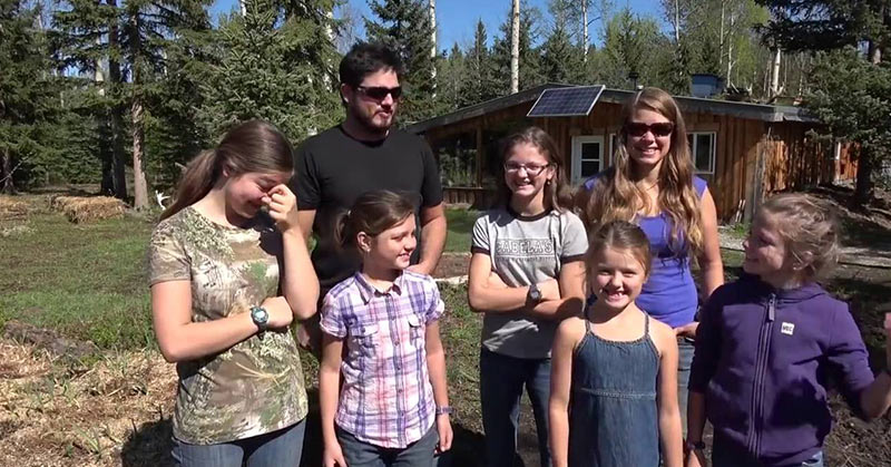 Family of 7 Living Completely Off-Grid in Northern Canada!