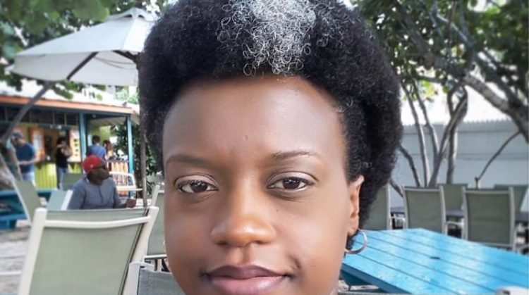 Her hairdresser advised her to stop covering her beautiful gray hair with dye.
