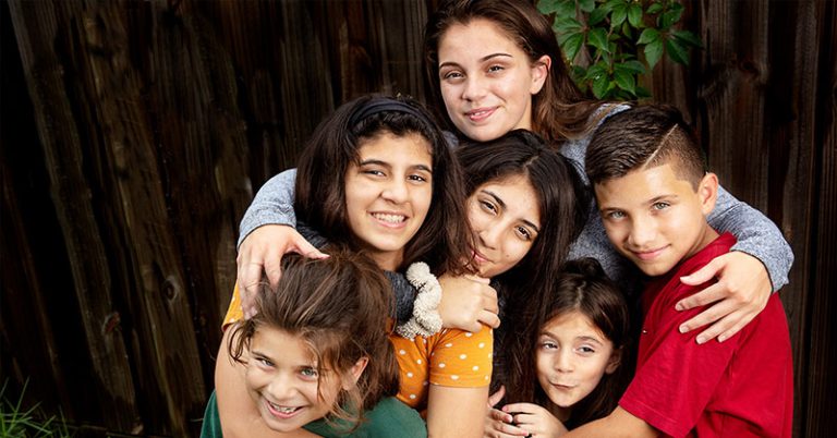 20-Year-Old Takes On Raising Her Five Siblings After Both Parents Die From Cancer - Featured image