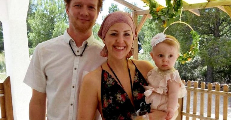 Mom Diagnosed with Breast Cancer was Told the Lump was a Blocked Milk Duct - Featured image