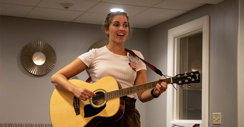 The music therapy that helped Gabby Giffords speak again is helping dementia patients moving