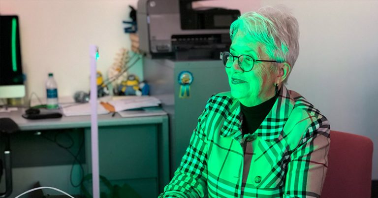 Researchers Explore A Drug-Free Idea To Relieve Chronic Pain: Green Light - Featured image