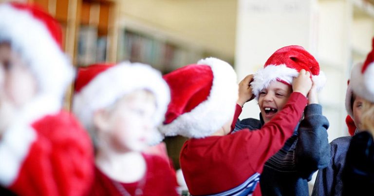A School Has Replaced Homework With Acts Of Kindness All Through December - Featured image