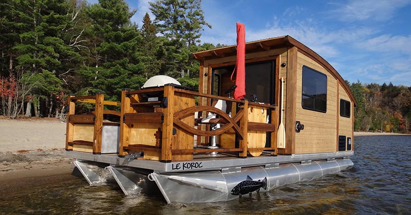 Solar-powered Boat is the Perfect Tiny Home for a Life of Sailing - Featured image