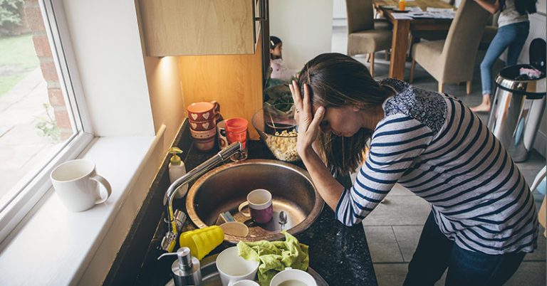 I’m The Only Neat Freak In A Family Of Slobs, And I Am Exhausted - Featured image