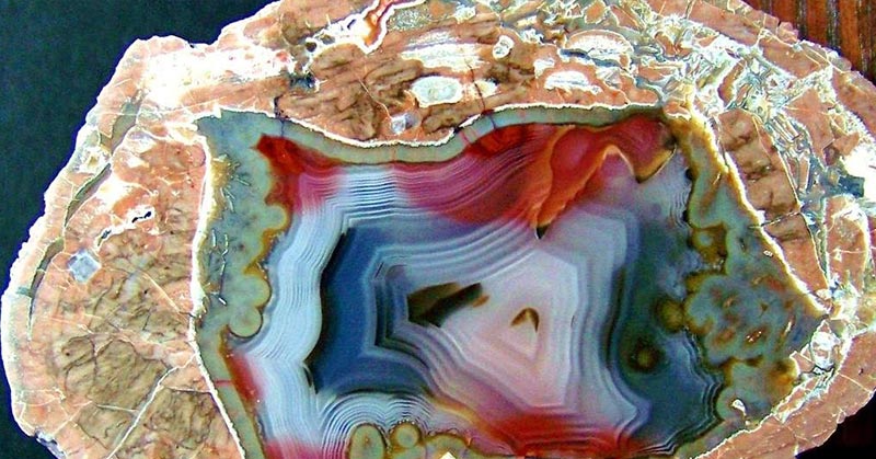 Thunderegg: Ordinary Rocks With Crystal Surprise Inside!