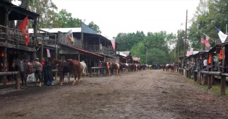 What Life Is Like Inside The Tiny Town Where Cars Are Banned - Featured image