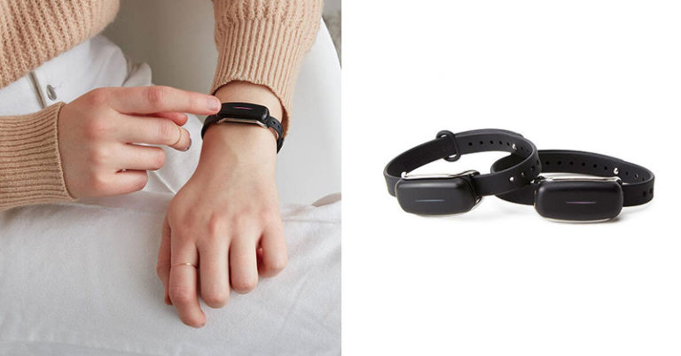 These Long-Distance BFF Touch Bracelets Let Your Bestie Know You’re Thinking of Them With One Tap - Featured image