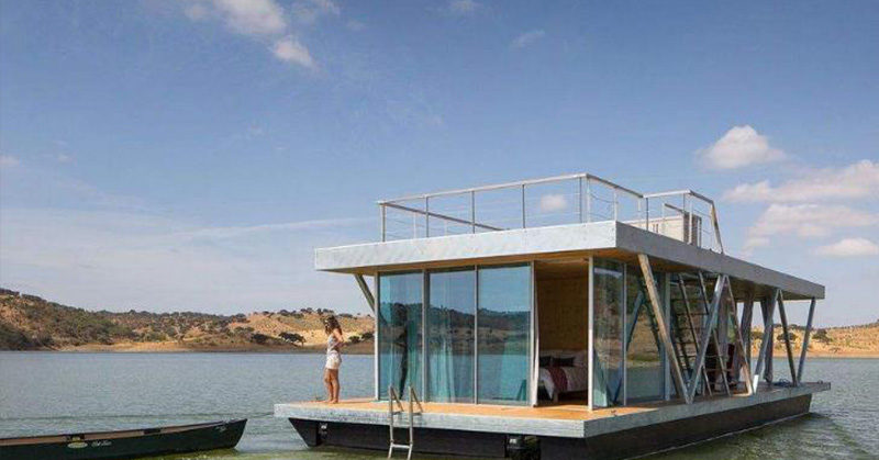 Self-Sustaining Floating Home Offers a Perfect Getaway