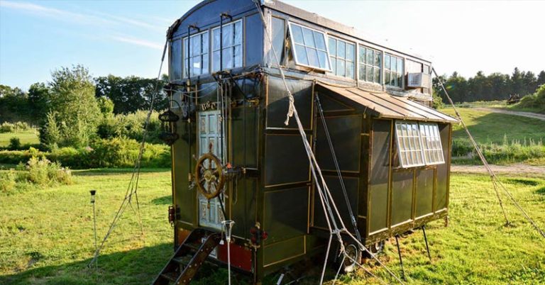 How one couple built a 300-square-foot expandable tiny house on just $25,000 using scraps from a film set and the town dump - Featured image