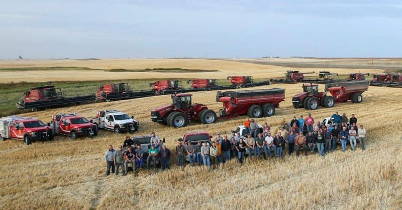 Farmers Come Together to Harvest for a Neighbor who Suffered a Heart Attack - Featured image