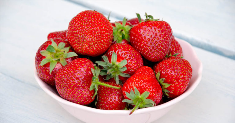 Easy Hack to Keep Strawberries Fresh in the Fridge for Weeks - Featured image