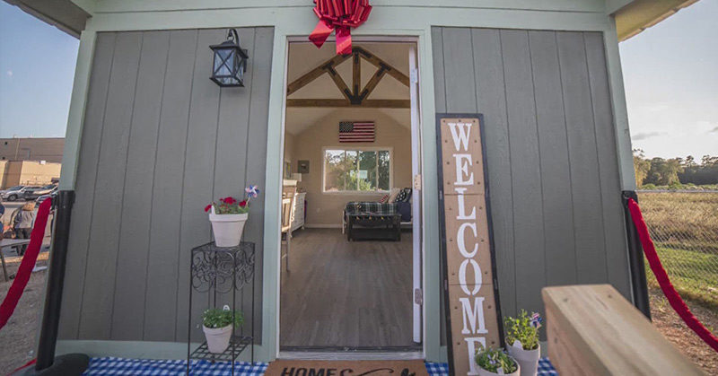 Highschool students build tiny homes to help homeless veterans