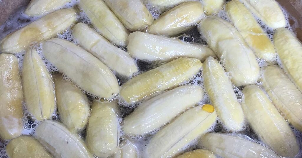 Banana Tea: Should You Try It? (Nutrition, Benefits, Recipe) - Featured image