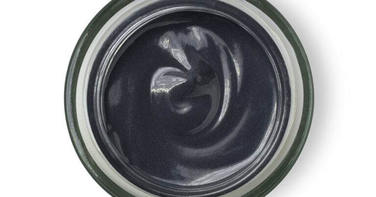 The Black Healing Salve That Amish People Have Used For Centuries To Help Treat Almost Any Skin Problem - Featured image