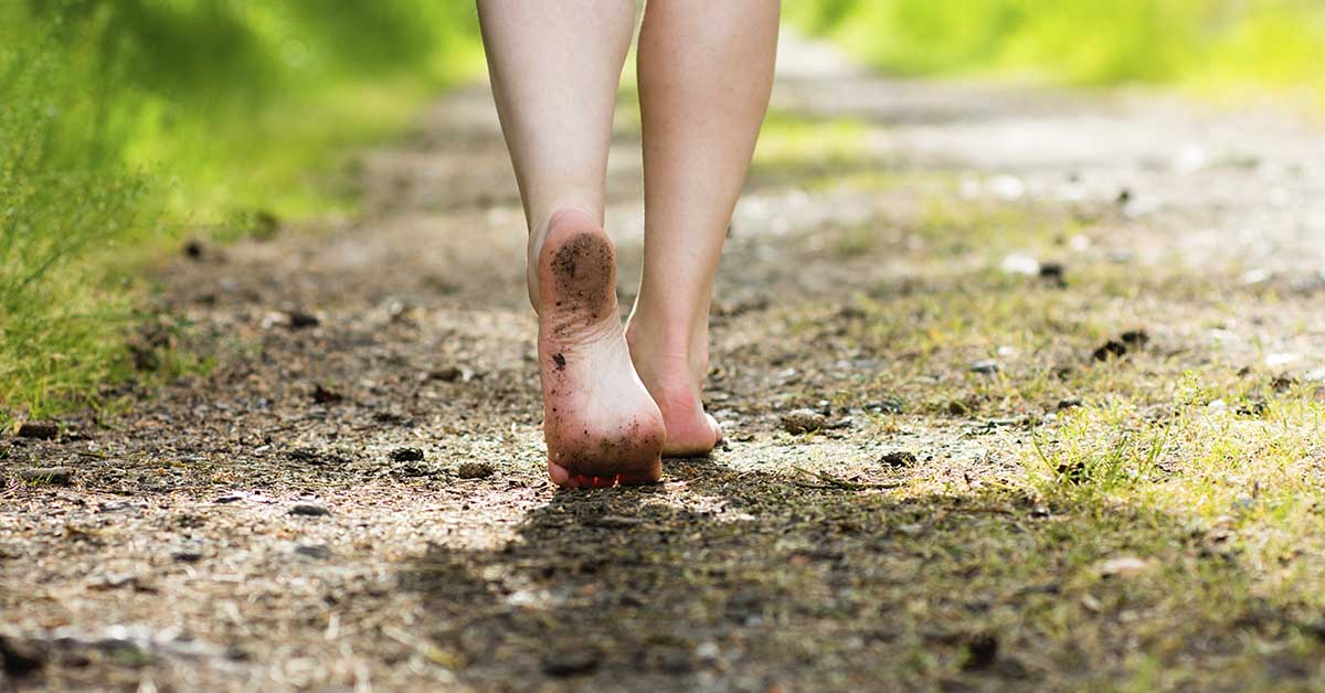 7 Benefits of Grounding: Barefoot Walking + Earthing