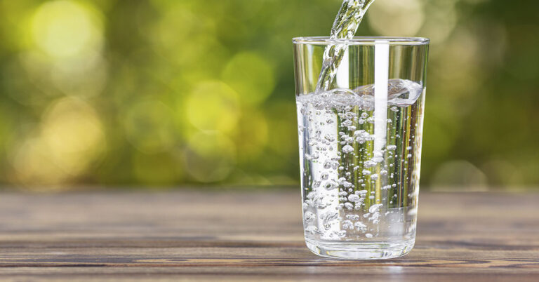 Mom Dies from Water Toxicity After Drinking Too Much Water - Featured image