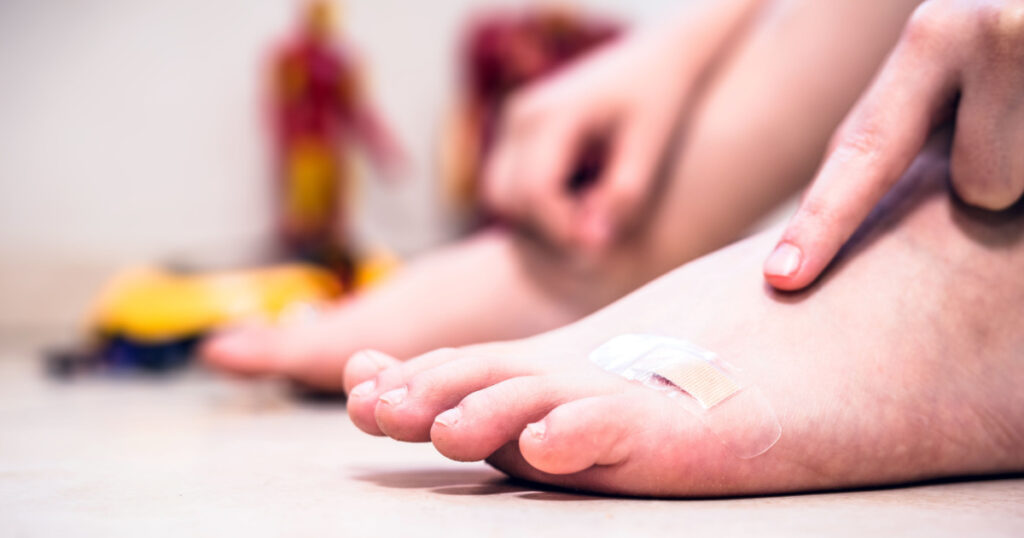 Pain or wound on a boy's foot. slow healing.
