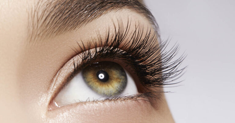 Rub This Common, Yet Underrated Oil On Eyelashes And Eyebrows To Help Them Thicken and Grow - Featured image