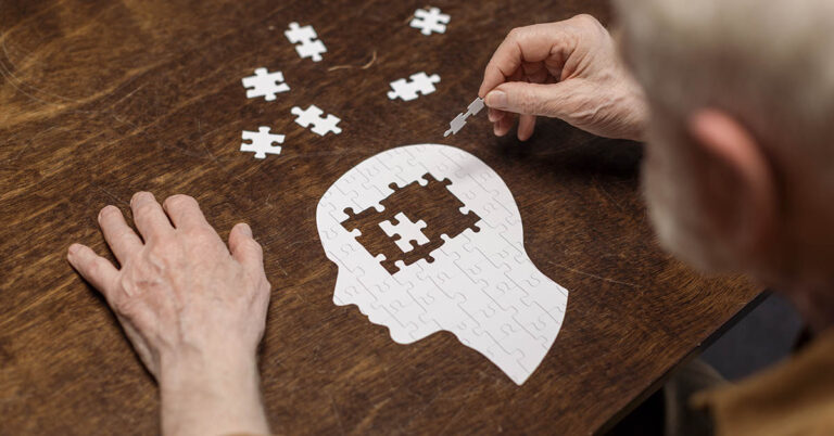 Early Signs of Dementia: 5 Behavior Changes To Look Out For - Featured image