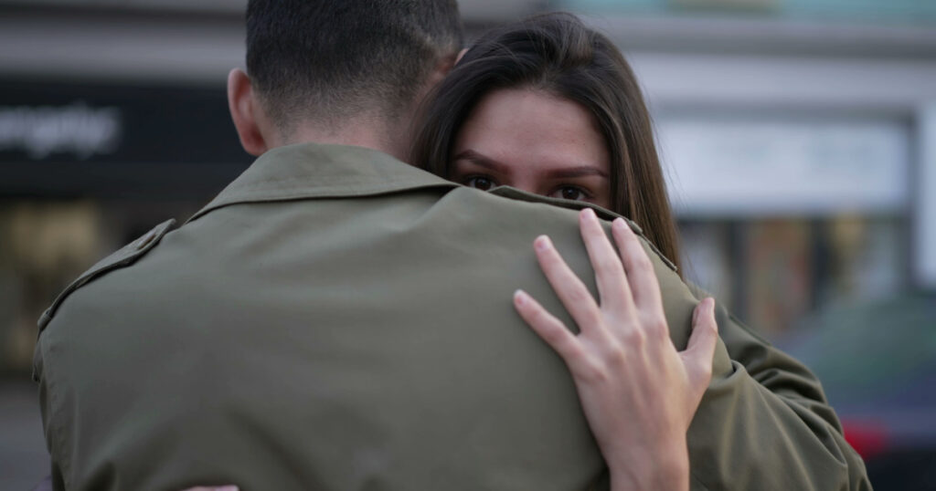 woman lookign over mans shouder