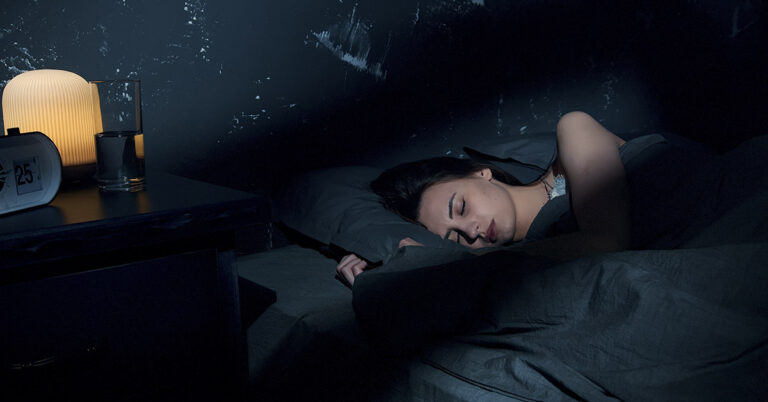Doctor Explains Why 4-7-8 Method is Best Way to Get Back to Sleep in Middle of the Night - Featured image