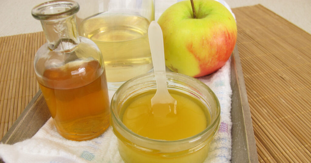 Hair conditioner with apple cider vinegar and honey
