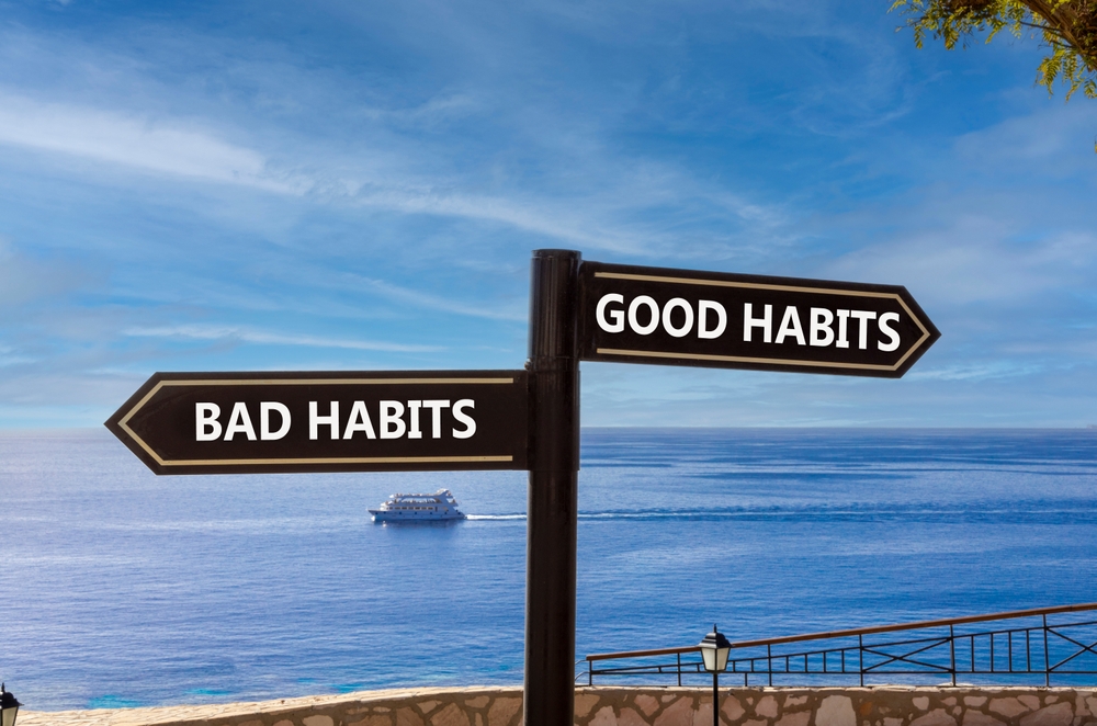 Good or bad habits symbol. Concept word Good habits Bad habits on beautiful signpost with two arrows. Beautiful blue sea sky with clouds background. Business good or bad habits concept. Copy space.
