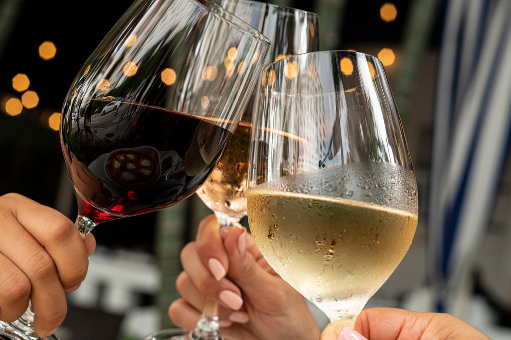 Wine cheers with lights 3 glasses
