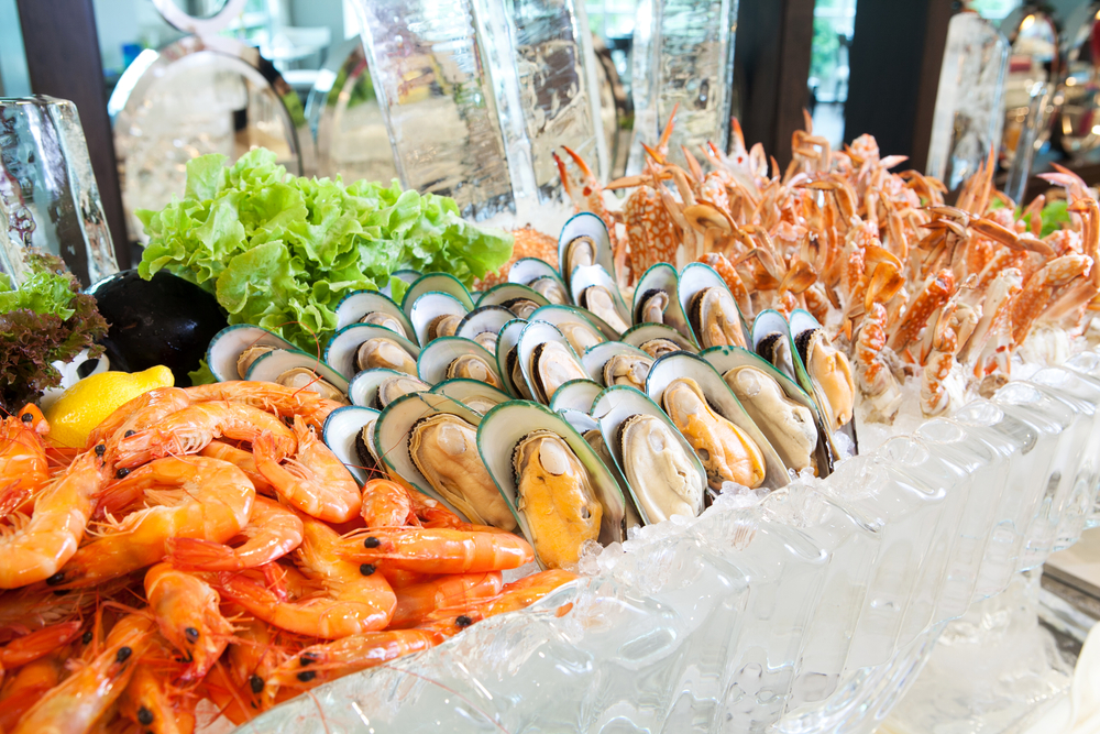 Seafood on ice, Buffet line