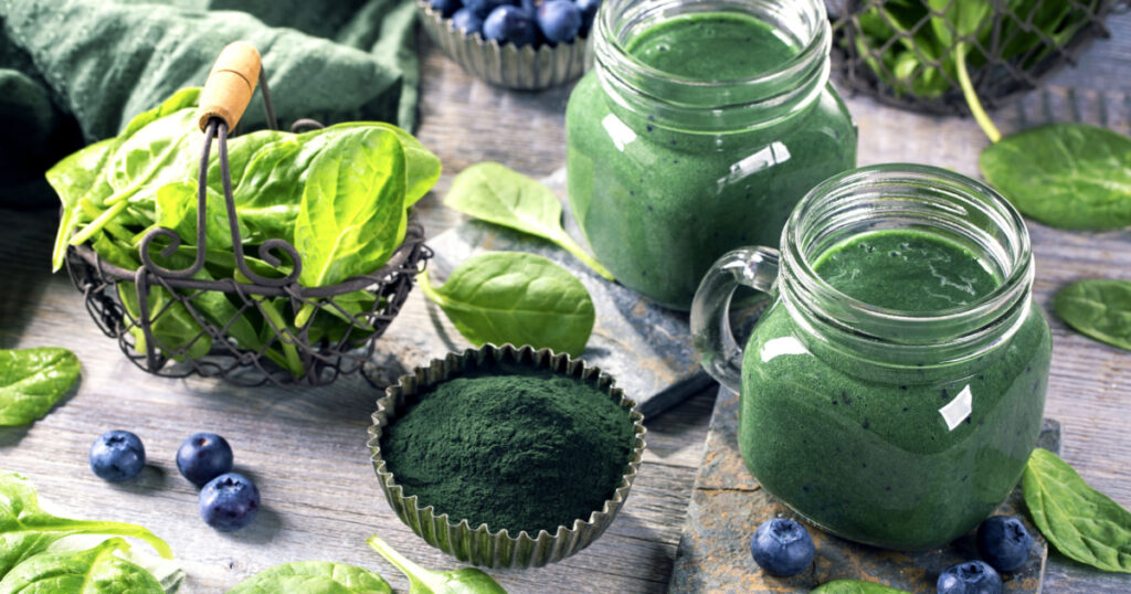 Green smoothie with spirulina,spinach and blueberries