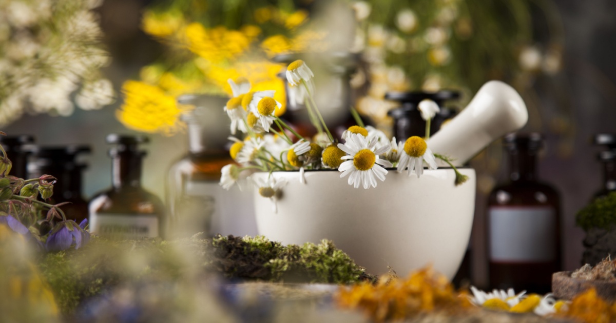 10 Bizarre Home Remedies Our Grandparents Used That Actually Work!