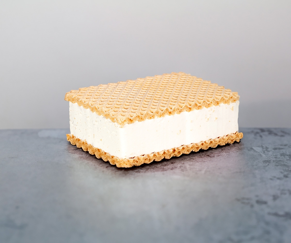 Vanilla ice cream sandwich, as delicate as a cotton candy cloud. Sandwich
