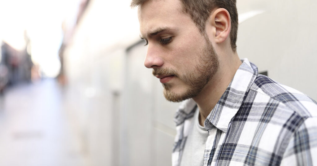 7 Signs of Low Self-Confidence and How to Fix It - Featured image