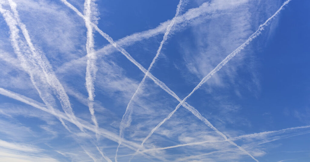 Are Chemtrails Real? Here’s What Experts Say - Featured image