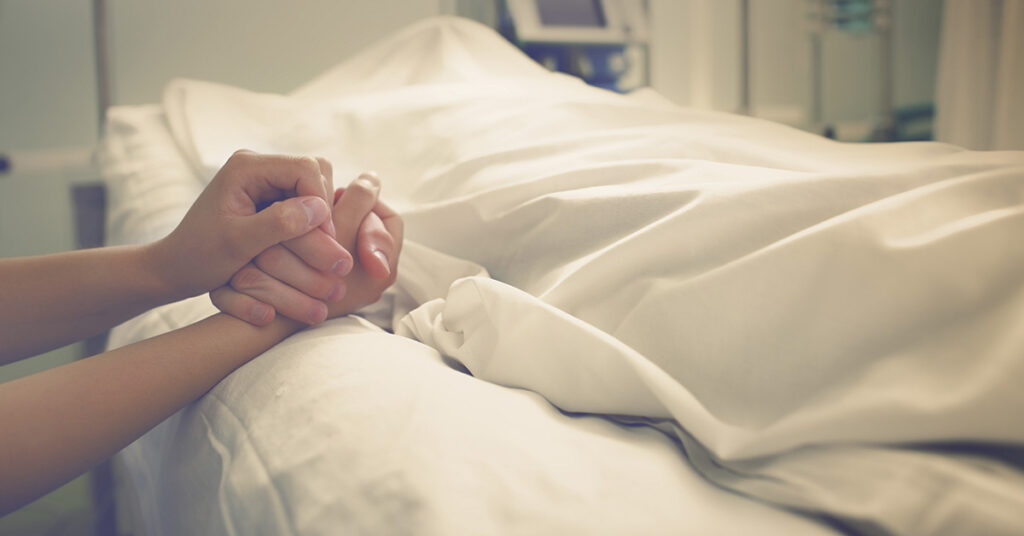 5 Most Common Deathbed Regrets, According to Palliative Care Nurse - Featured image