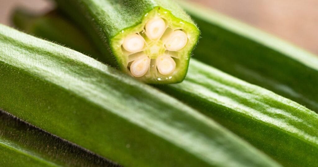 The okra is on the wooden table.