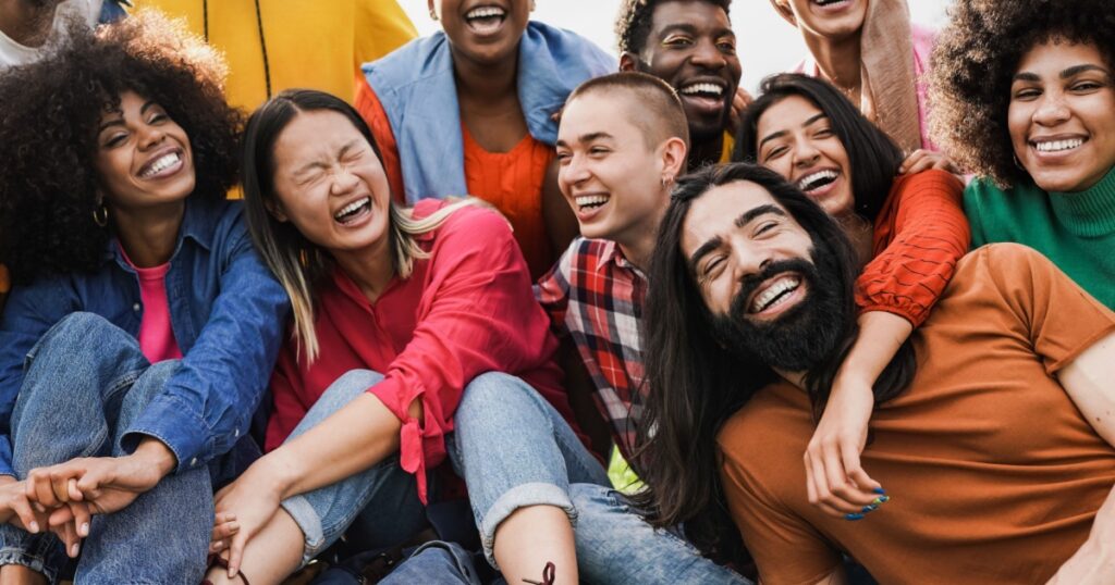 Group of multiracial people enjoy day at city park - Diverse young friedns having fun outdoor