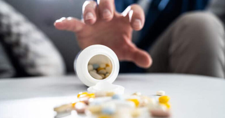 10 of The Most Terrifying Drug Side Effects - Featured image