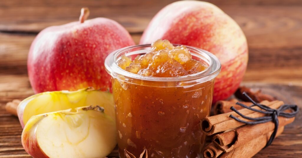 Apple jam with cinnamon