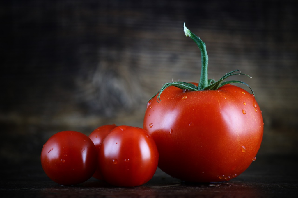 larger and smaller tomatoes