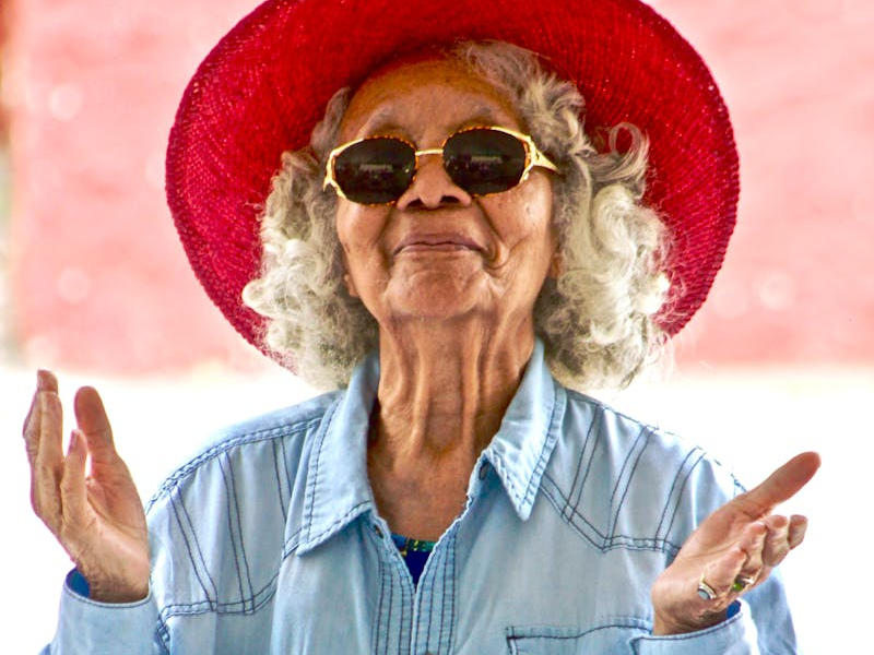 Woman in red hat and sunglasses