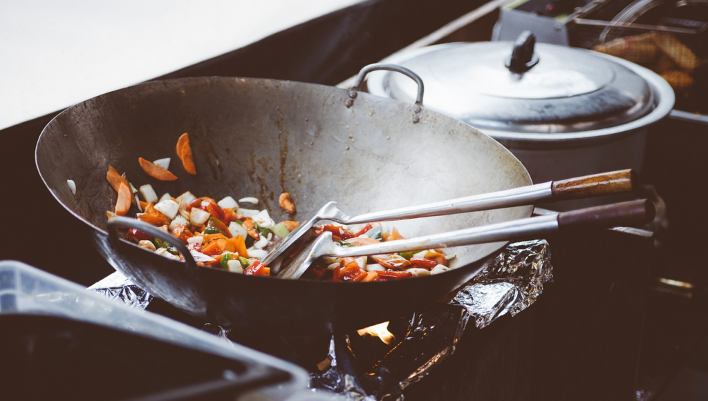 Sauteing food in a wok