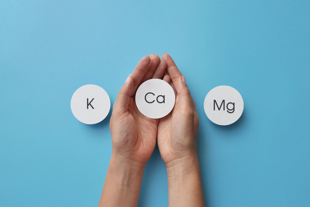 Paper circles with inscriptions: potassium, magnesium and calcium. Choosing calcium from other useful substances
