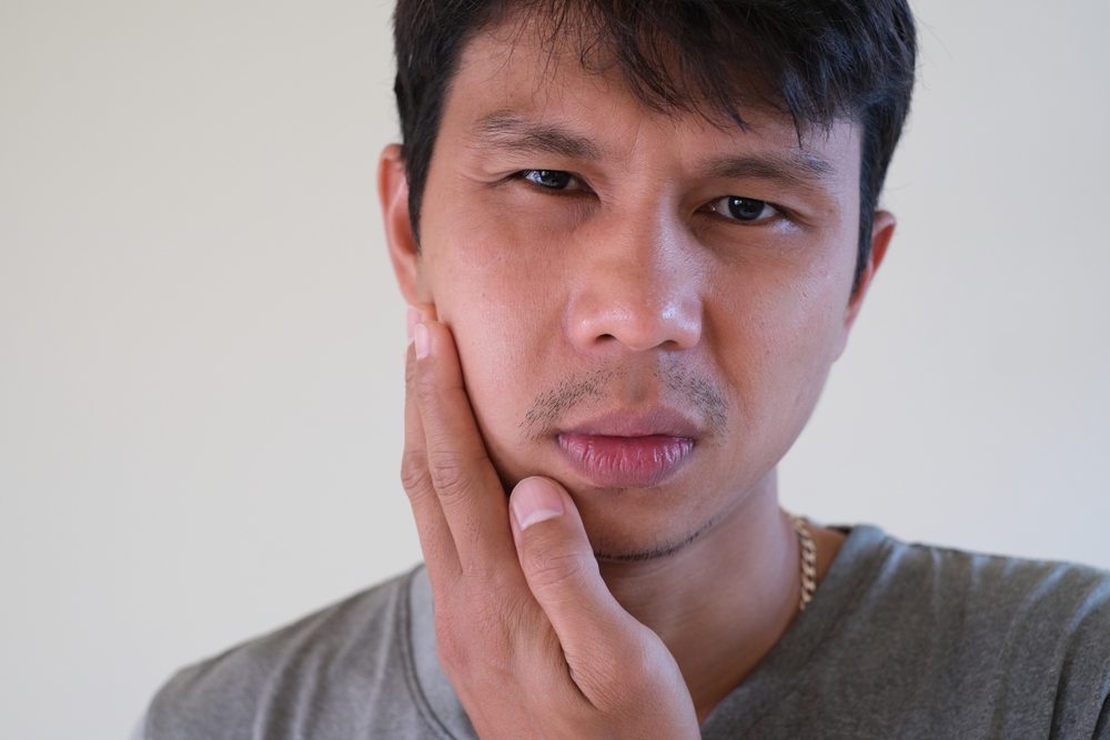 Teetch problem. Asian male with painful cheek swelling or dental abscess. A facial injury, tooth abscess, salivary stones, salivary gland tumor.